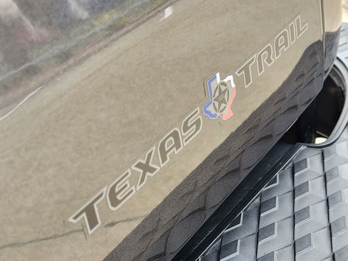 Used 2025 Jeep Gladiator Sport image 12