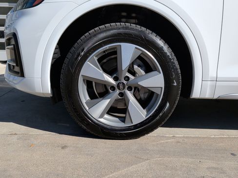 Used 2023 Audi Q5 2.0T Premium w/ Convenience Package image 13