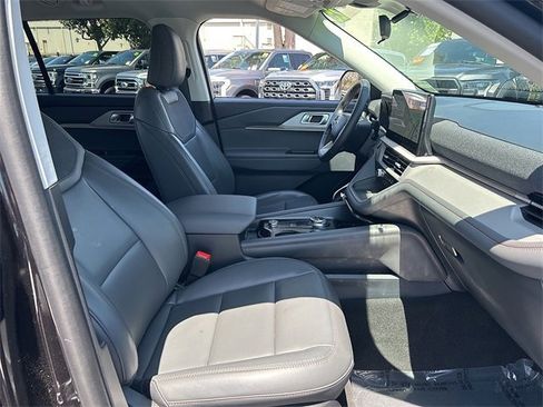 Used 2025 Ford Explorer Active w/ Active Comfort Package image 15