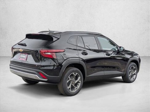 New 2026 Chevrolet Trax LT image 2