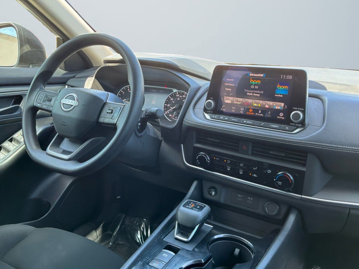 Used 2025 Nissan Rogue S FWD image 15