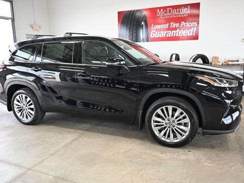 New 2026 Toyota Highlander Platinum AWD/4WD image 4