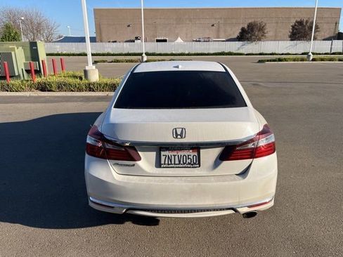 Used 2016 Honda Accord EX image 5