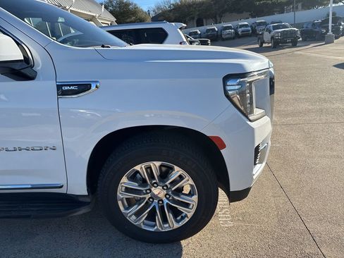 Used 2023 GMC Yukon XL SLT image 4