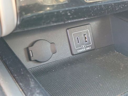 Used 2019 Nissan Pathfinder SV image 28