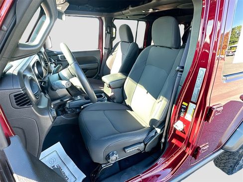 Used 2022 Jeep Wrangler Unlimited Sport image 19