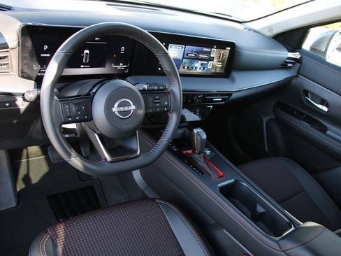 Certified 2025 Nissan Kicks SR AWD/4WD image 5