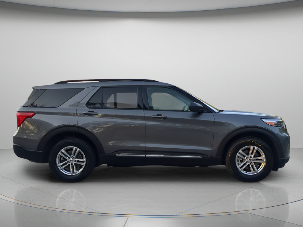 Used 2023 Ford Explorer XLT AWD/4WD image 37