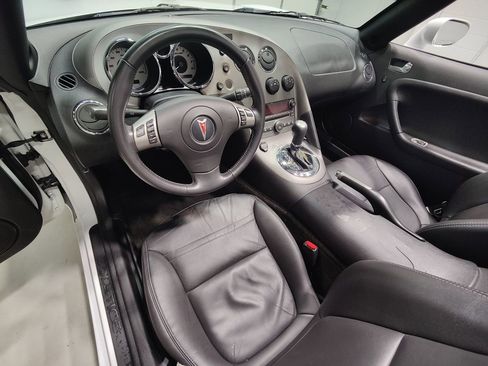 Used 2007 Pontiac Solstice Convertible w/ Premium Package image 27