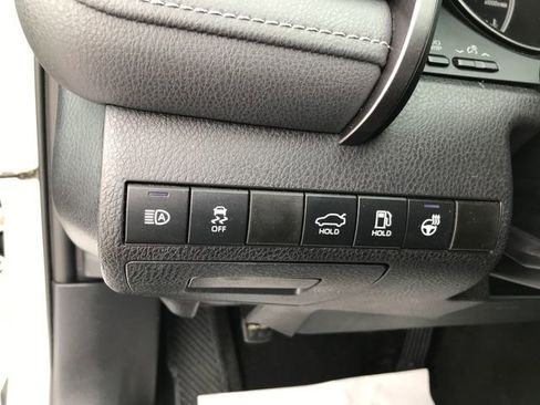 Used 2023 Toyota Camry SE image 5