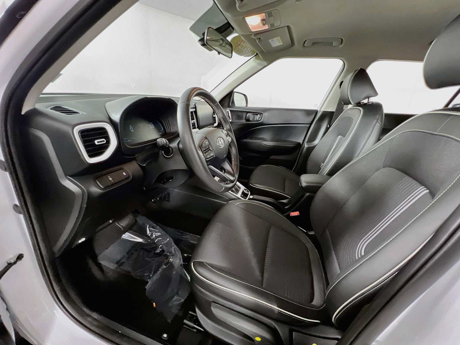 Certified 2026 Hyundai Venue SEL FWD image 22