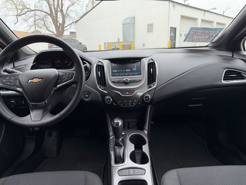 Used 2017 Chevrolet Cruze LT w/ Convenience Package image 18