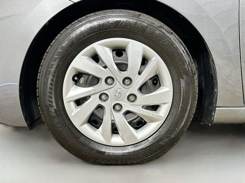 Used 2019 Hyundai Elantra SE w/ Cargo Package FWD image 34