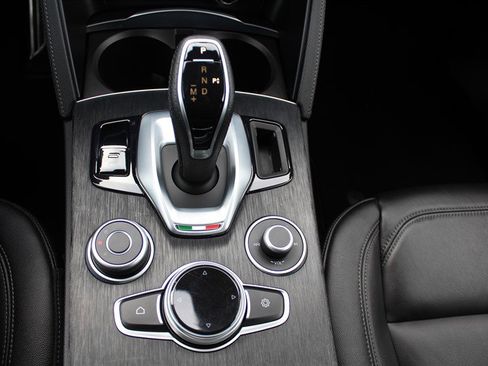 Used 2022 Alfa Romeo Stelvio Sprint image 18