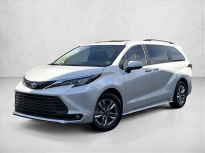 New 2025 Toyota Sienna XLE