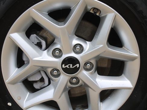 Certified 2025 Kia Soul LX w/ LX Technology Package FWD image 17