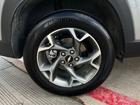 Used 2025 Chevrolet Trax LT image 9