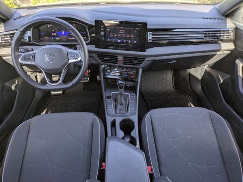 Certified 2025 Volkswagen Jetta Sport FWD image 13