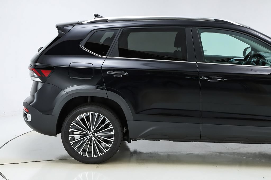 New 2026 Volkswagen Taos SE FWD image 11