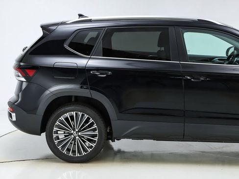 New 2026 Volkswagen Taos SE FWD image 11