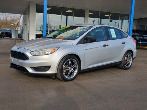 Used 2017 Ford Focus S image 2