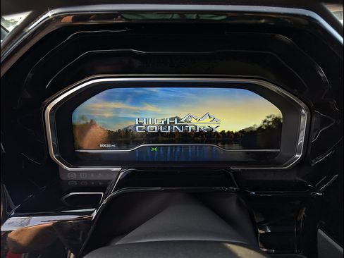 Used 2023 Chevrolet Silverado 1500 High Country w/ High Country Premium Package AWD/4WD image 2