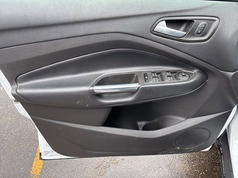 Used 2019 Ford Escape SE image 22