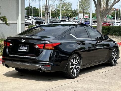 Used 2020 Nissan Altima 2.5 SR w/ Premium Package image 4