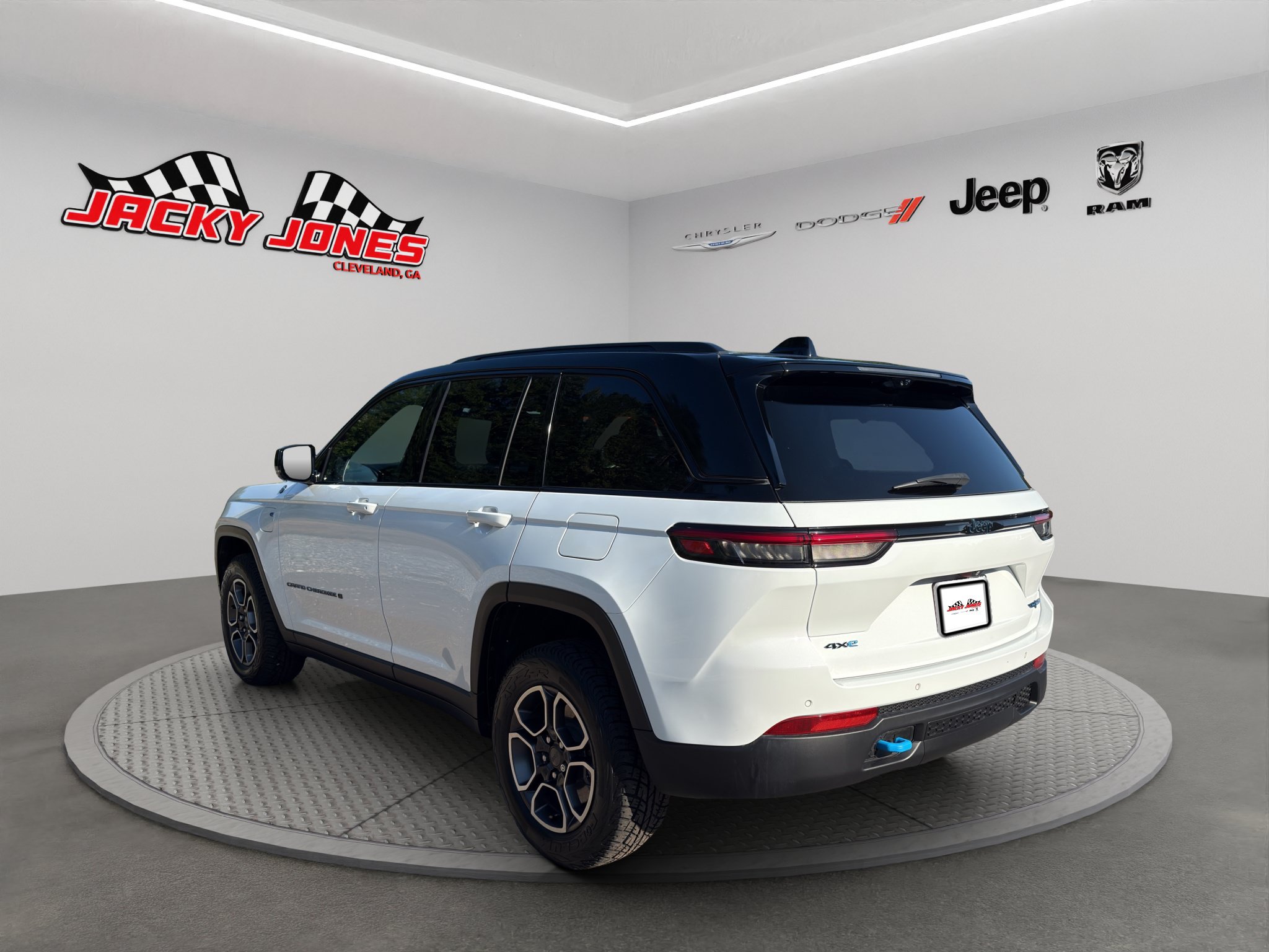Used 2022 Jeep Grand Cherokee Trailhawk w/ Luxury Tech Group III AWD/4WD image 7