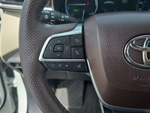 Used 2024 Toyota Sienna Platinum image 18