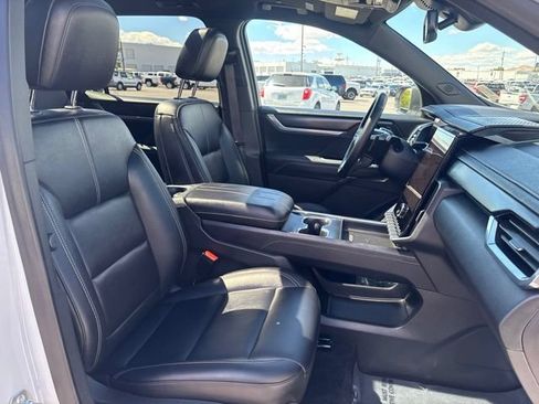 Used 2025 GMC Acadia Elevation w/ Elevation Premium Package AWD/4WD image 38