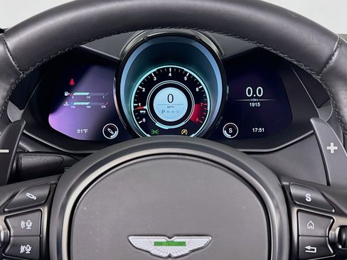 Used 2023 Aston Martin V8 Vantage Roadster image 19