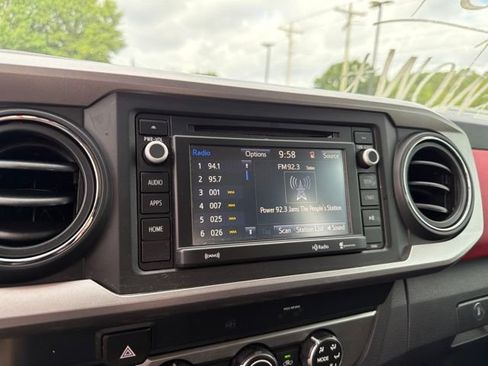 Used 2019 Toyota Tacoma SR5 AWD/4WD image 17