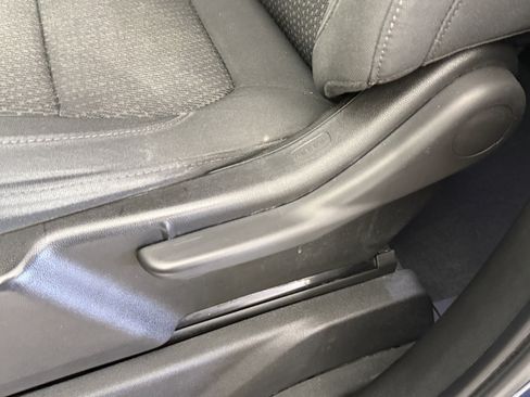 Used 2022 Chevrolet Silverado 1500 Custom w/ Safety Confidence Package RWD image 19