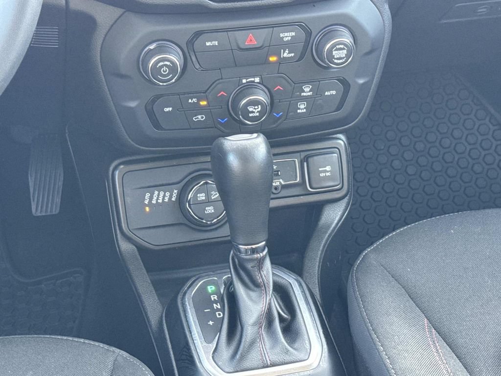 Used 2023 Jeep Renegade Trailhawk AWD/4WD image 16
