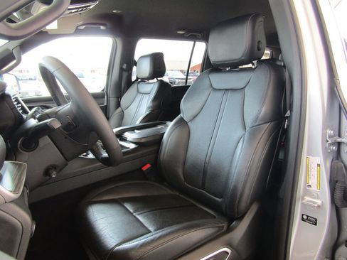 Used 2024 Jeep Wagoneer Series III AWD/4WD image 26