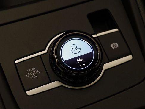 New 2025 Volkswagen Tiguan SE w/ Panoramic Sunroof Package image 11