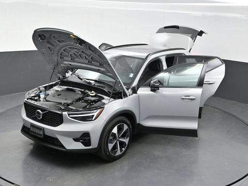 Used 2026 Volvo XC40 B5 Plus AWD/4WD image 39