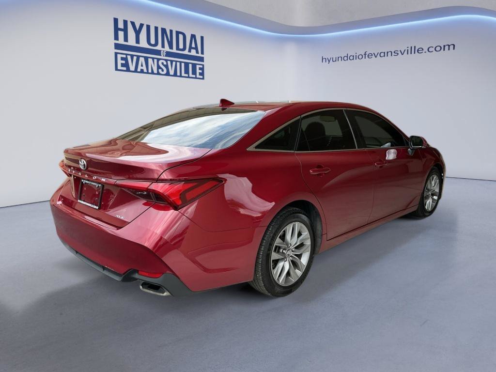 Used 2020 Toyota Avalon XLE w/ Moonroof Package FWD image 4