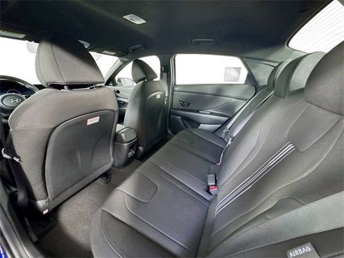 New 2025 Hyundai Elantra SEL image 18