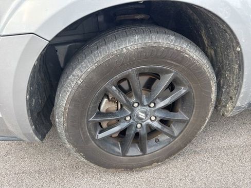 Used 2020 Dodge Journey SE w/ SE Popular Equipment Group image 9