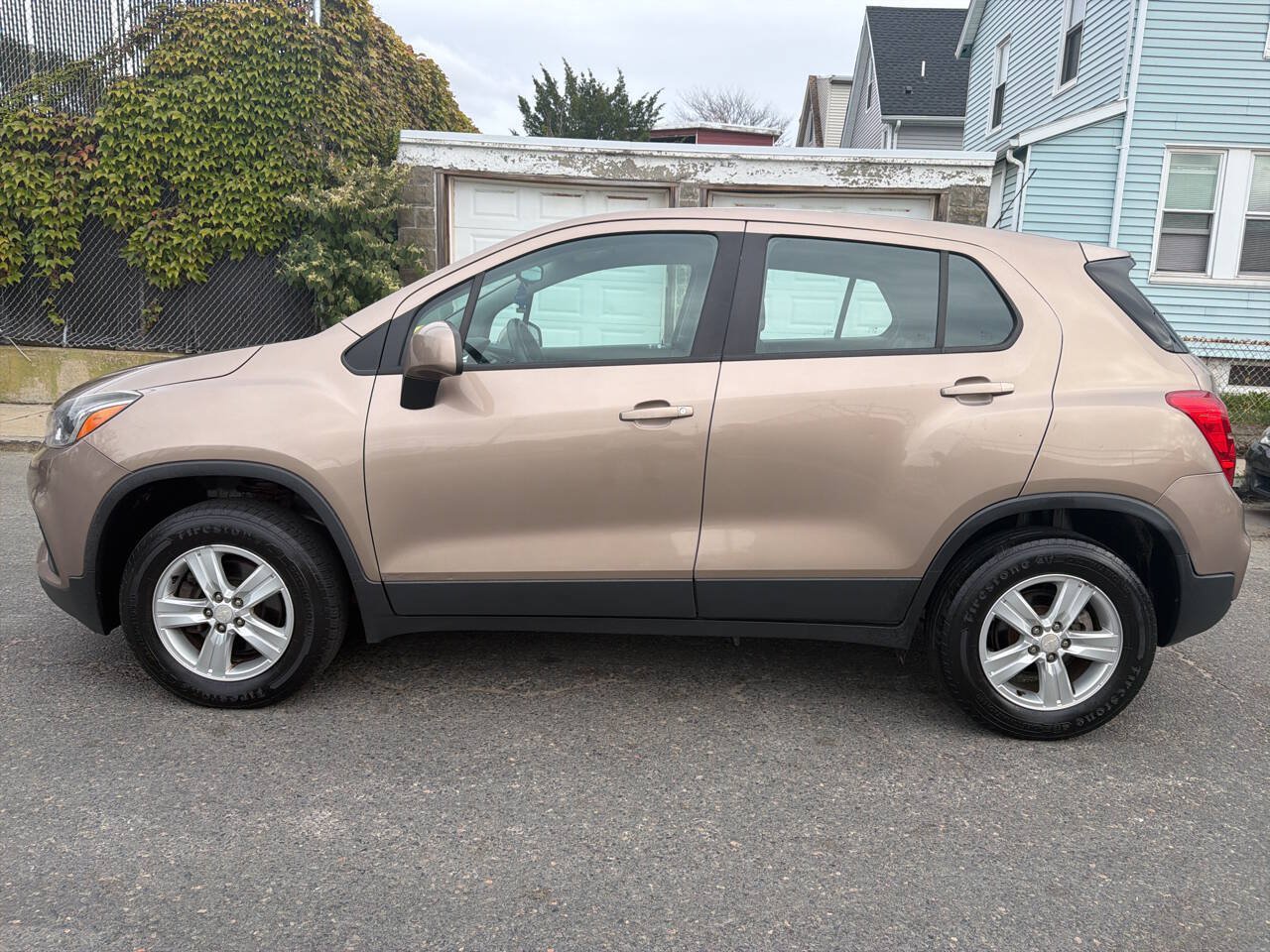 Used 2018 Chevrolet Trax LS AWD/4WD image 2