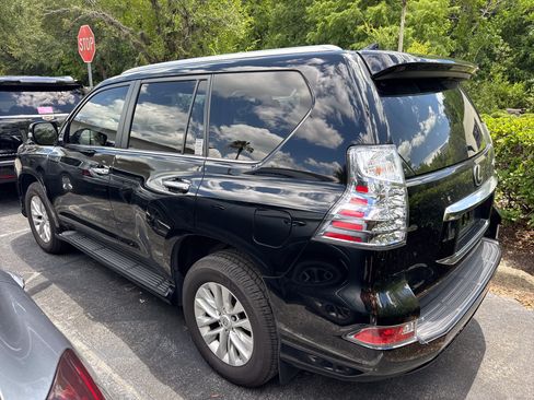 Used 2021 Lexus GX 460 Premium w/ Premium Package AWD/4WD image 2