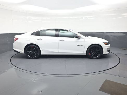 Used 2022 Chevrolet Malibu LT w/ Redline Edition FWD image 2