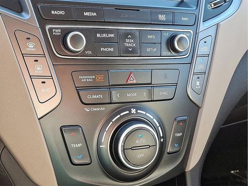 Used 2017 Hyundai Santa Fe SE image 17