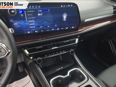 Used 2025 Chevrolet Traverse Z71 image 5