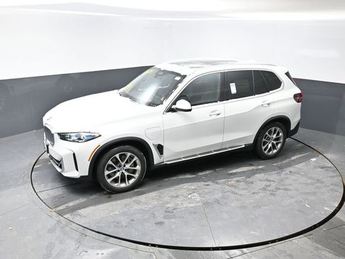 Used 2025 BMW X5 xDrive50e image 41