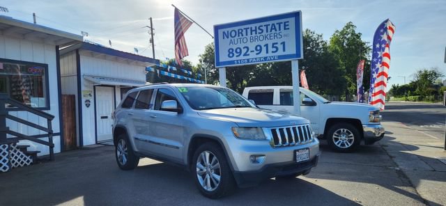 Used 2012 Jeep Grand Cherokee Laredo AWD/4WD image 1