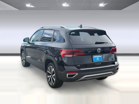 Used 2022 Volkswagen Taos SE FWD image 3