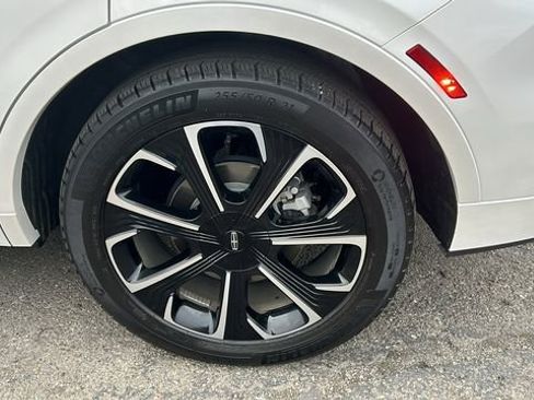 Used 2024 Lincoln Nautilus Reserve image 6